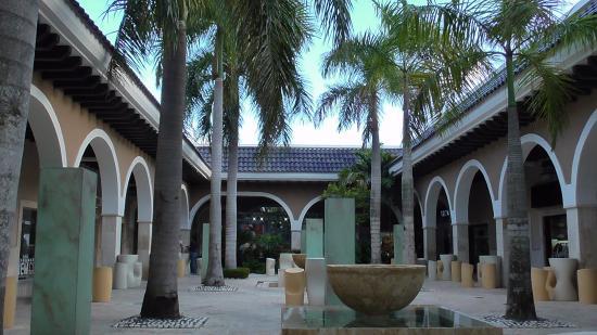 Palma Real Shopping Village